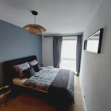 Przestronny Apartament, Ogrodek, Miejsca Postojowe W Garazu Krakau Exterior foto