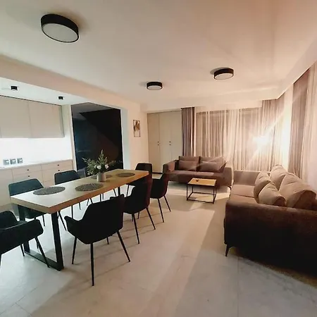 Przestronny Apartament, Ogrodek, Miejsca Postojowe W Garazu Krakau Exterior foto