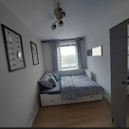 Przestronny Apartament, Ogrodek, Miejsca Postojowe W Garazu Krakau Exterior foto